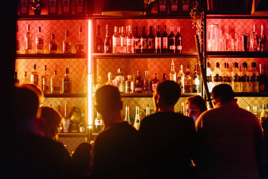 10-best-bars-in-nyc-to-look-at-techy-zip